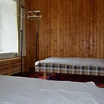 Mo